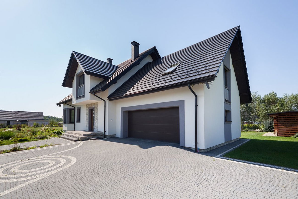 Mājas projekts ar mansardu 230 m²: 5 Guļamistabas, 3 Vannasistabas, Garāža