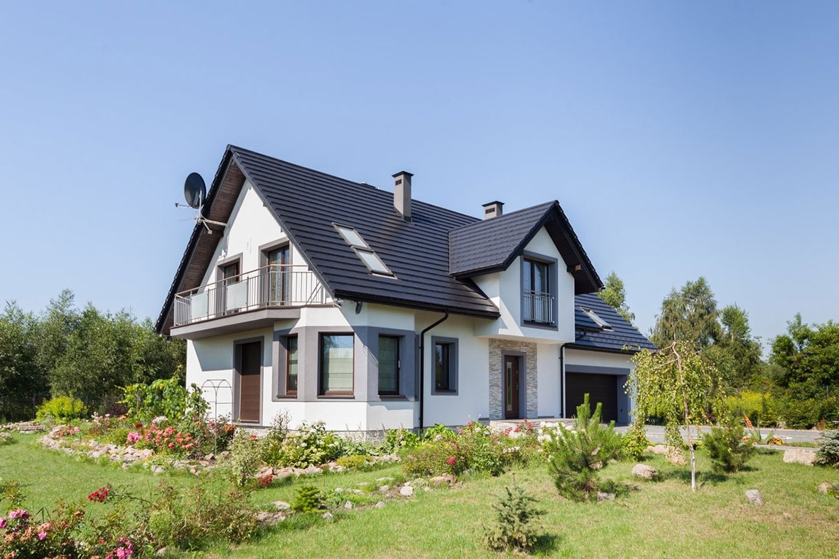 Mājas projekts ar mansardu 230 m²: 5 Guļamistabas, 3 Vannasistabas, Garāža