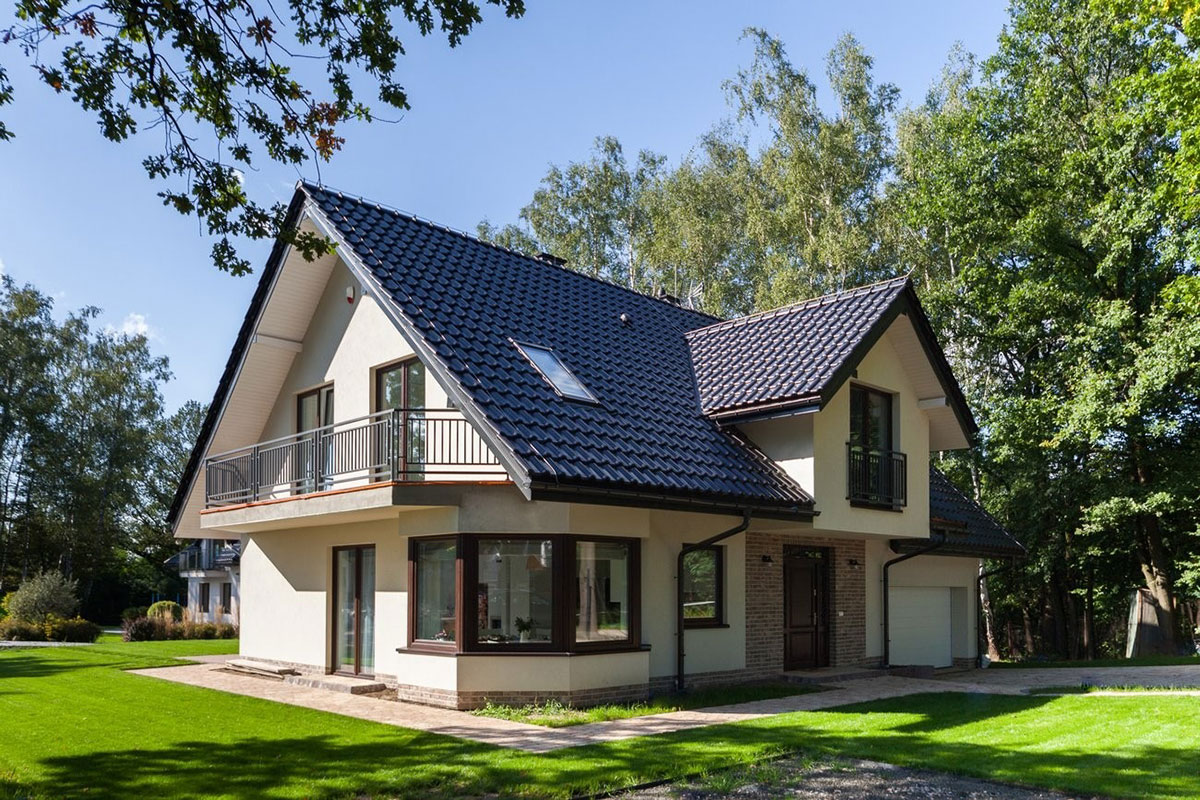 Mājas projekts ar mansardu 230 m²: 5 Guļamistabas, 3 Vannasistabas, Garāža