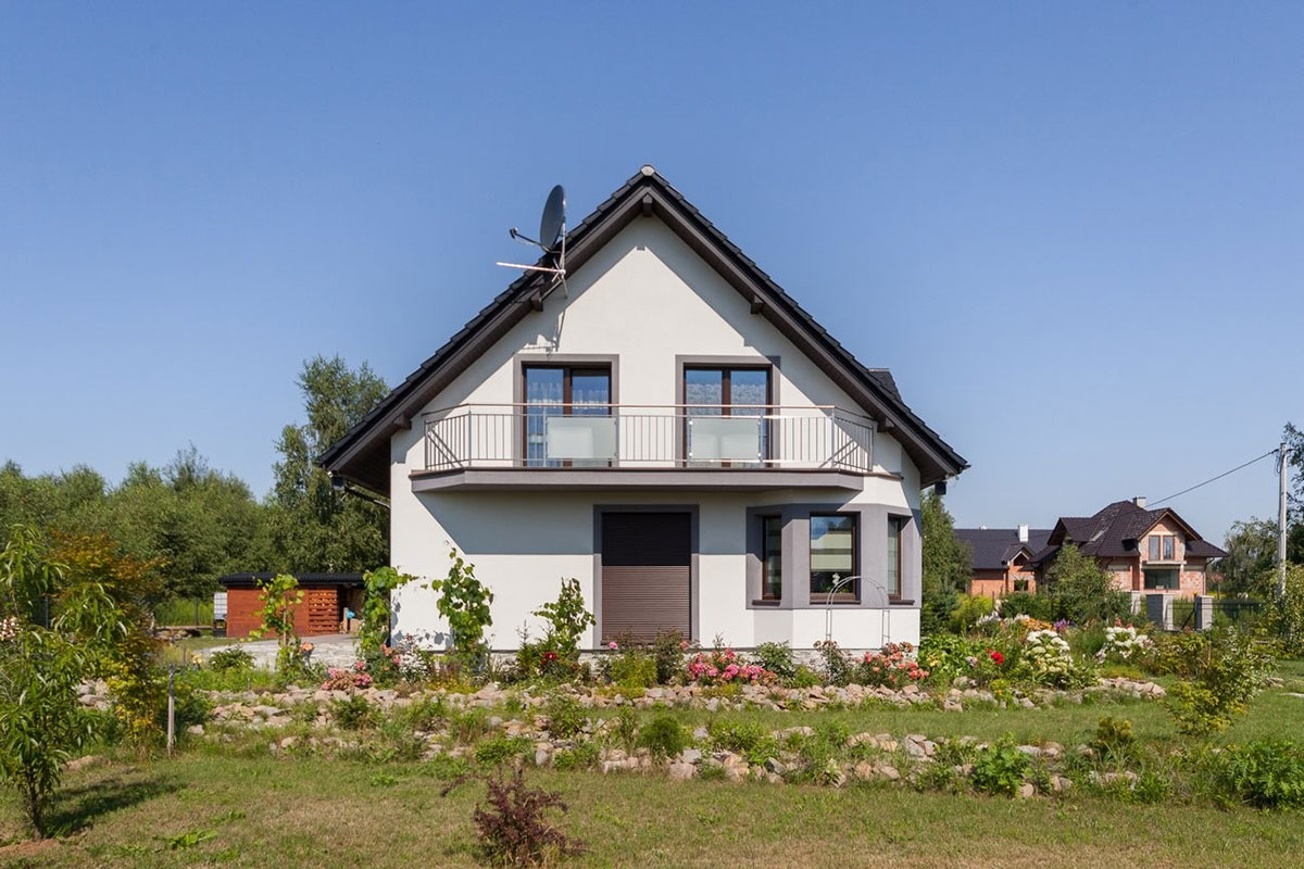 Mājas projekts ar mansardu 230 m²: 5 Guļamistabas, 3 Vannasistabas, Garāža