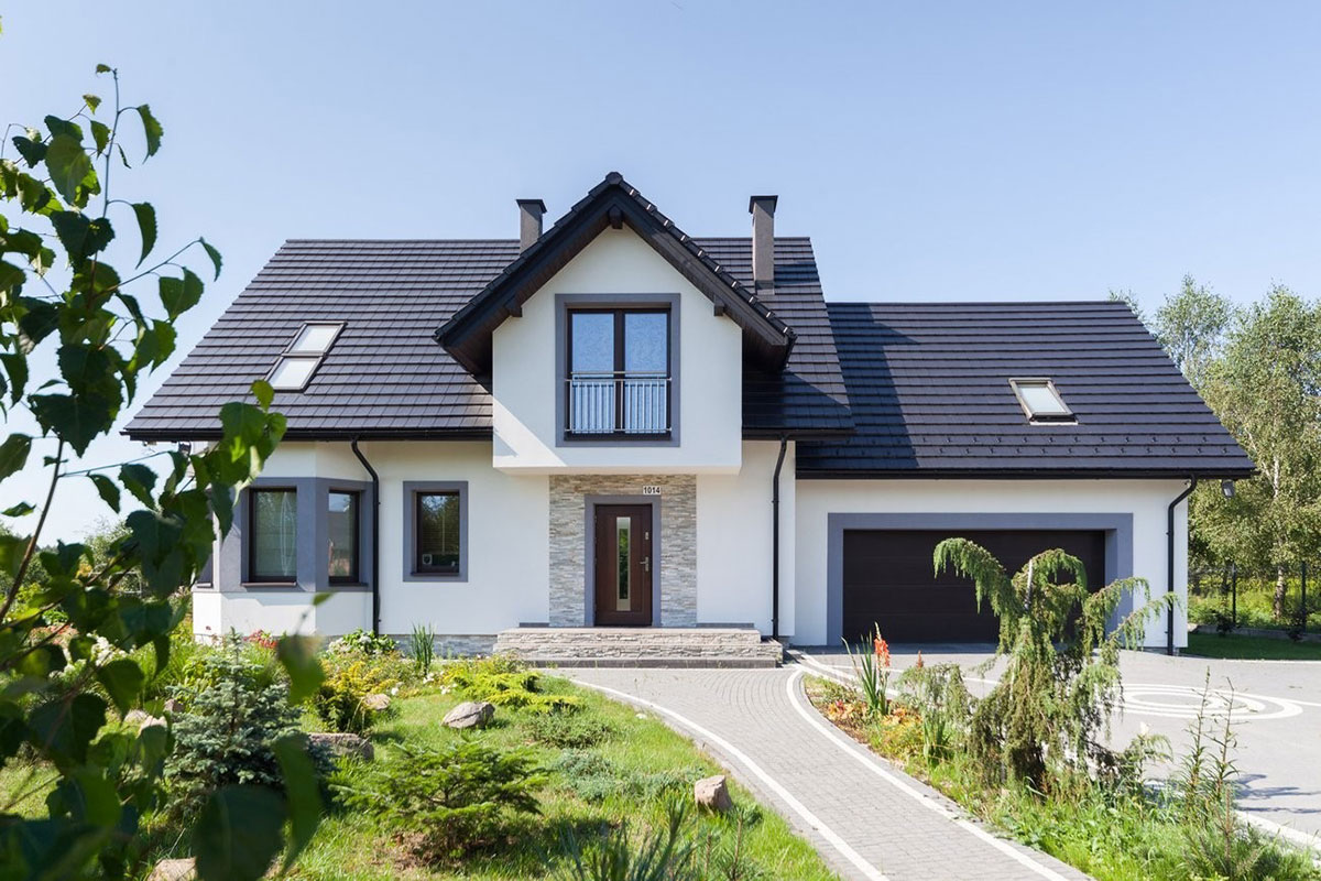 Mājas projekts ar mansardu 230 m²: 5 Guļamistabas, 3 Vannasistabas, Garāža