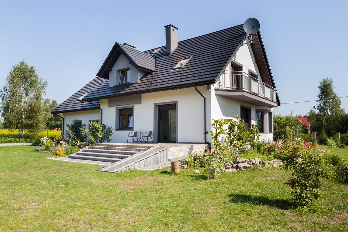 Mājas projekts ar mansardu 230 m²: 5 Guļamistabas, 3 Vannasistabas, Garāža