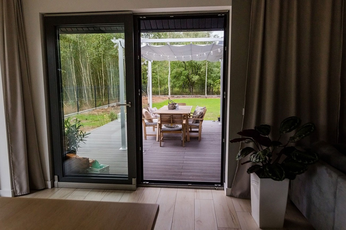 Vienstāva mājas projekts 180 m²: 3 Guļamistabas, Darba istaba, 2 Vannasistabas, Atvērta virtuve, Garāža