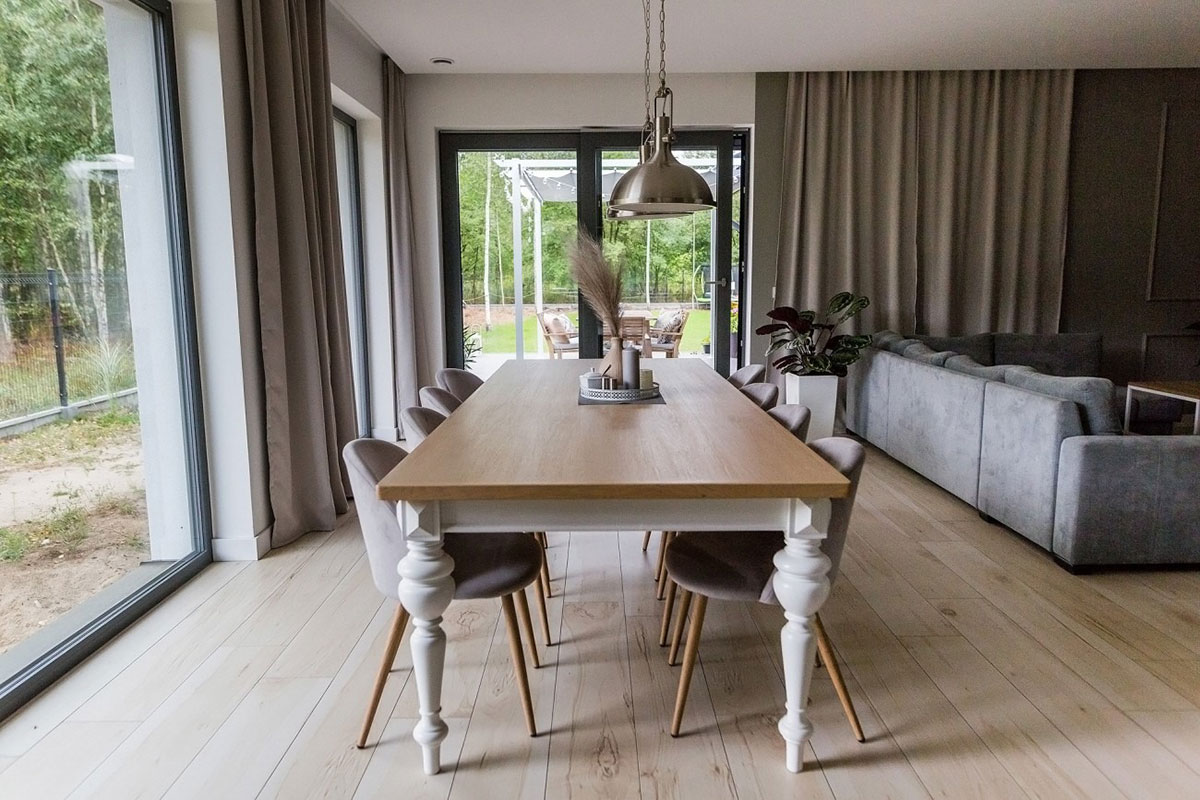 Vienstāva mājas projekts 180 m²: 3 Guļamistabas, Darba istaba, 2 Vannasistabas, Atvērta virtuve, Garāža