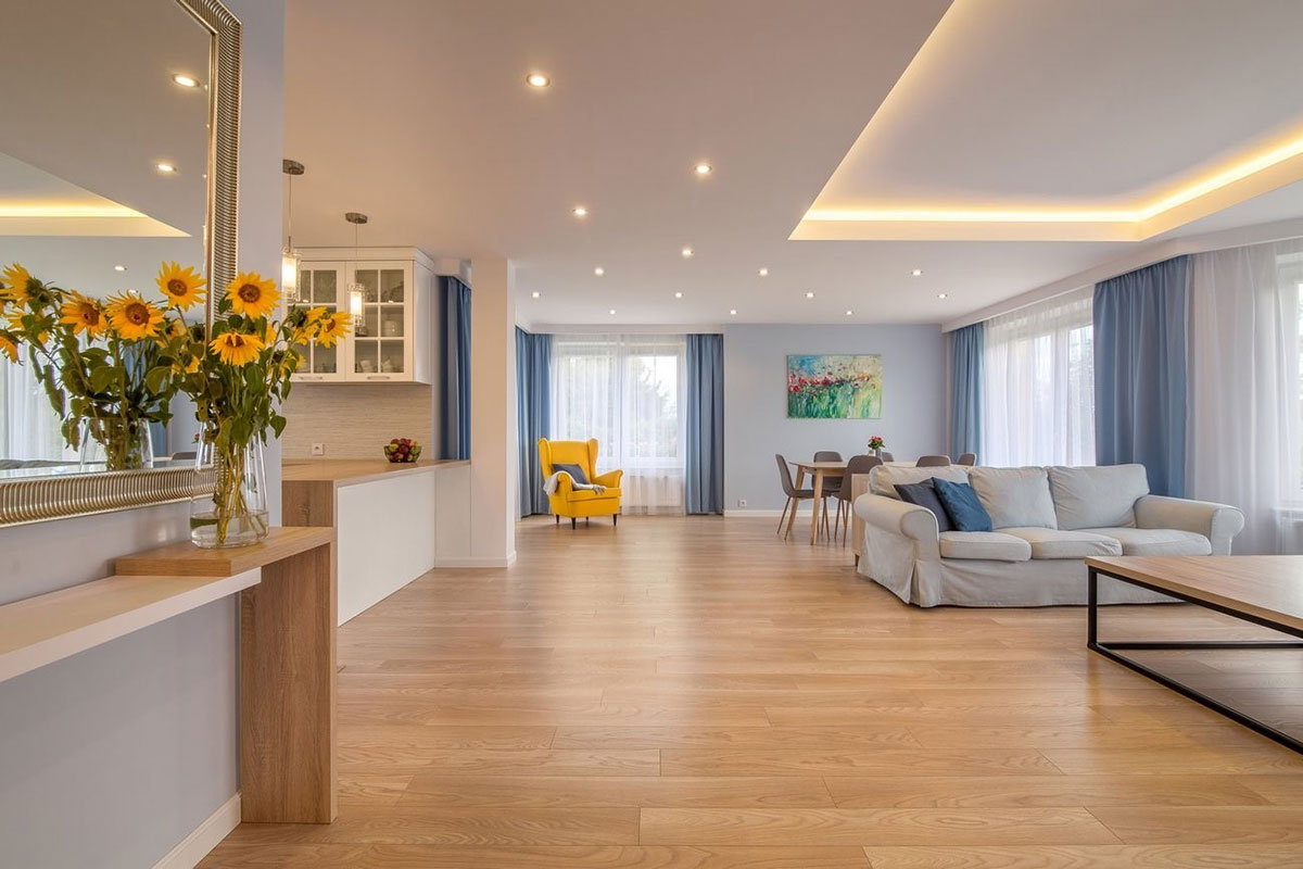 Mājas projekts ar mansardu 236 m²: 4 Guļamistabas, Darba istaba, 3 Vannasistabas, Atvērta virtuve, Garāža