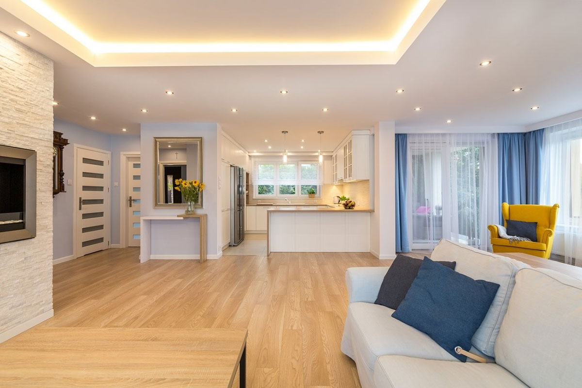 Mājas projekts ar mansardu 236 m²: 4 Guļamistabas, Darba istaba, 3 Vannasistabas, Atvērta virtuve, Garāža