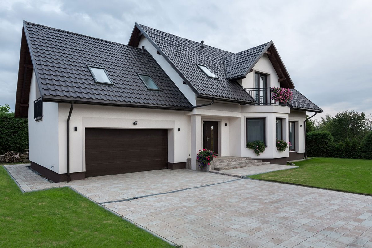Mājas projekts ar mansardu 236 m²: 4 Guļamistabas, Darba istaba, 3 Vannasistabas, Atvērta virtuve, Garāža