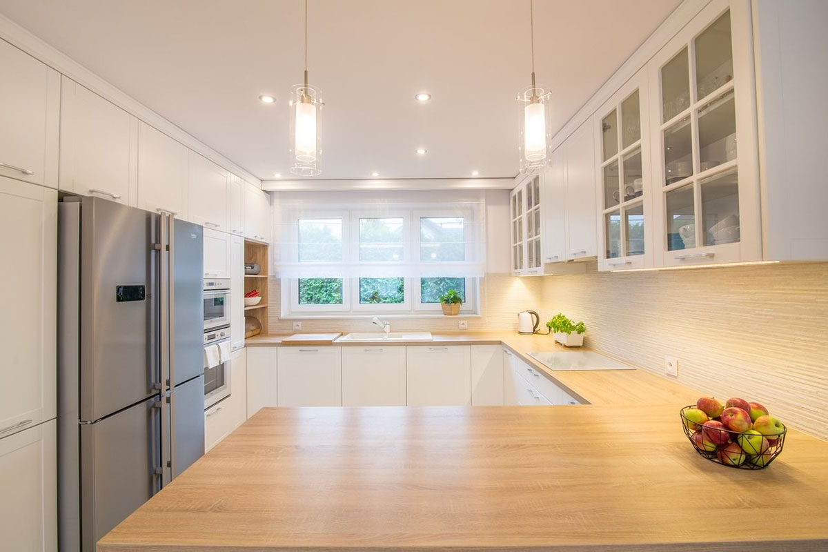 Mājas projekts ar mansardu 236 m²: 4 Guļamistabas, Darba istaba, 3 Vannasistabas, Atvērta virtuve, Garāža