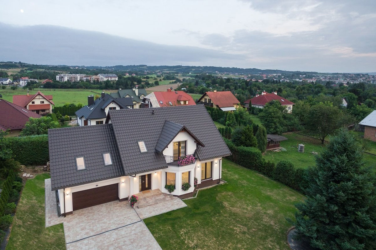 Mājas projekts ar mansardu 236 m²: 4 Guļamistabas, Darba istaba, 3 Vannasistabas, Atvērta virtuve, Garāža