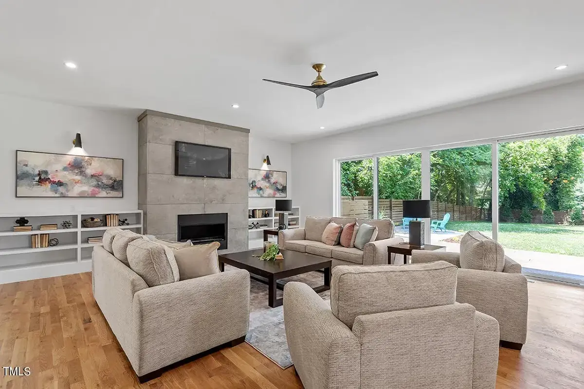 Divstāvu mājas projekts 379 m²: 3 Guļamistabas, 5 Vannasistabas, Atvērta virtuve, Garāža