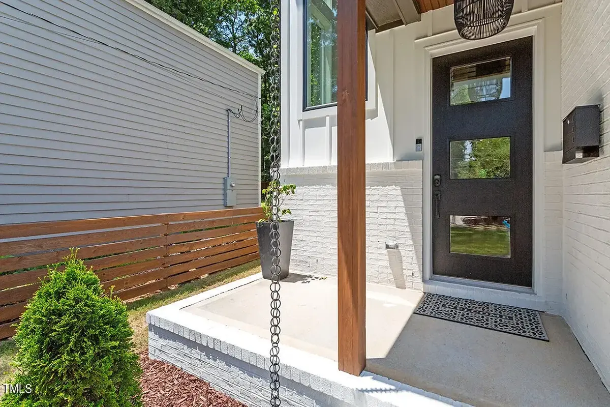 Divstāvu mājas projekts 379 m²: 3 Guļamistabas, 5 Vannasistabas, Atvērta virtuve, Garāža