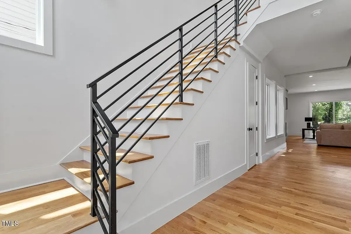 Divstāvu mājas projekts 379 m²: 3 Guļamistabas, 5 Vannasistabas, Atvērta virtuve, Garāža