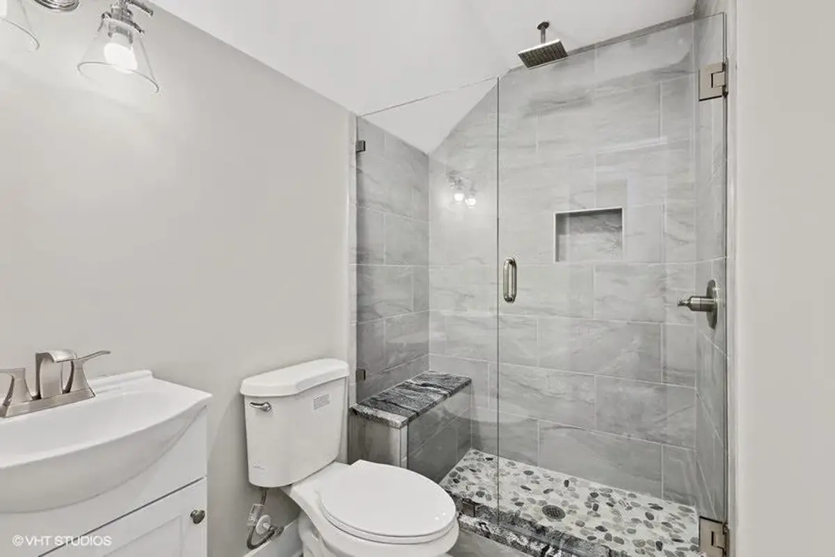 Mājas projekts ar mansardu 181 m²: 4 Guļamistabas, 4 Vannasistabas, Atvērta virtuve, bez Garāžas