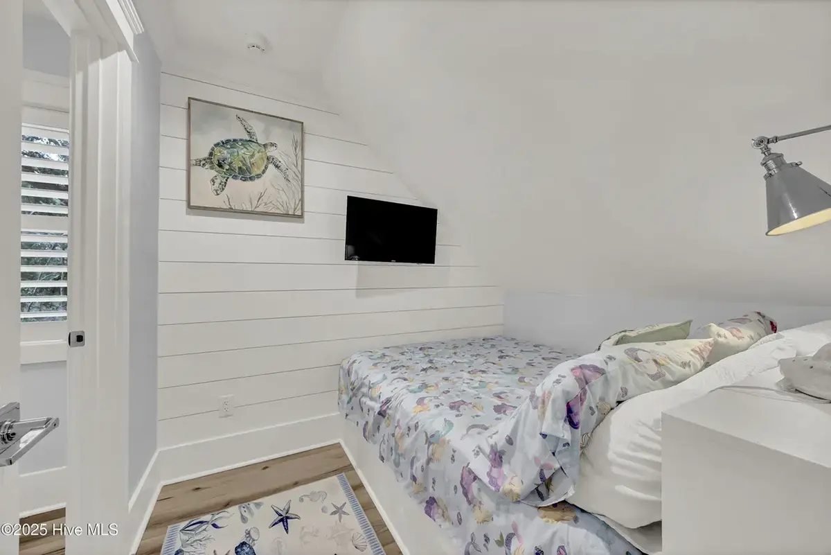 Mājas projekts ar mansardu 157 m²: 4 Guļamistabas, 4 Vannasistabas, bez Garāžas