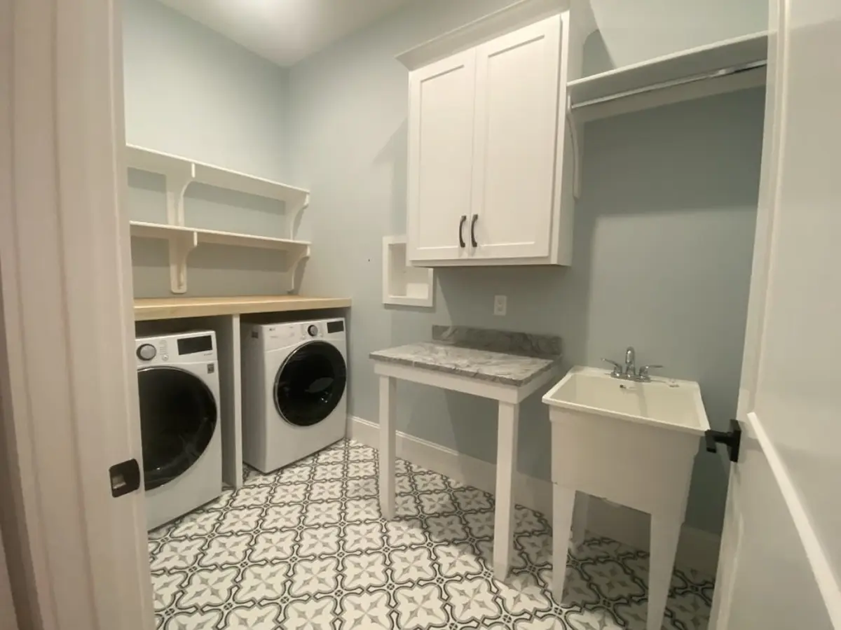 Mājas projekts ar mansardu 238 m²: 2 Guļamistabas, 4 Vannasistabas, Atvērta virtuve, Garāža