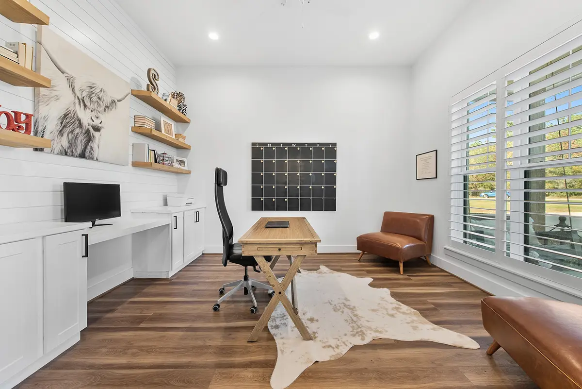 Vienstāva mājas projekts 255 m²: 4 Guļamistabas, 4 Vannasistabas, Atvērta virtuve, Garāža