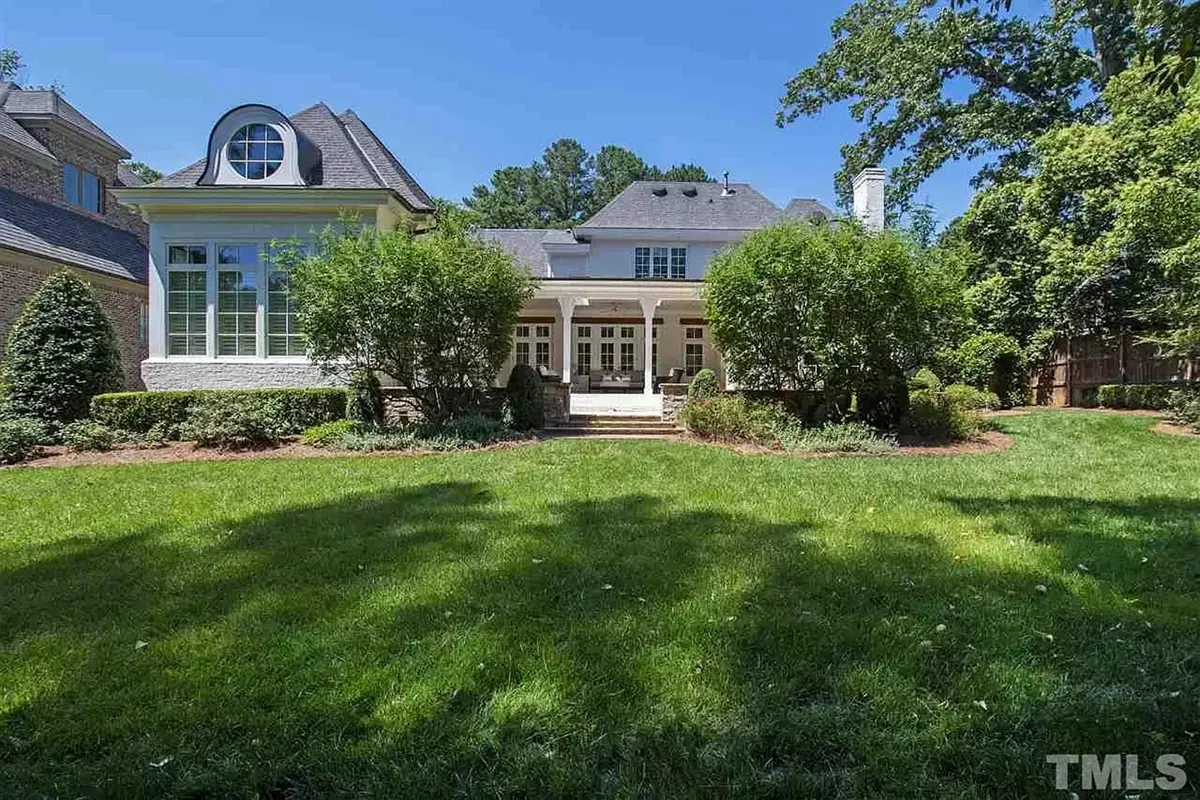 Mājas projekts ar mansardu 481 m²: 4 Guļamistabas, Darba istaba, 5 Vannasistabas, Atvērta virtuve, Garāža