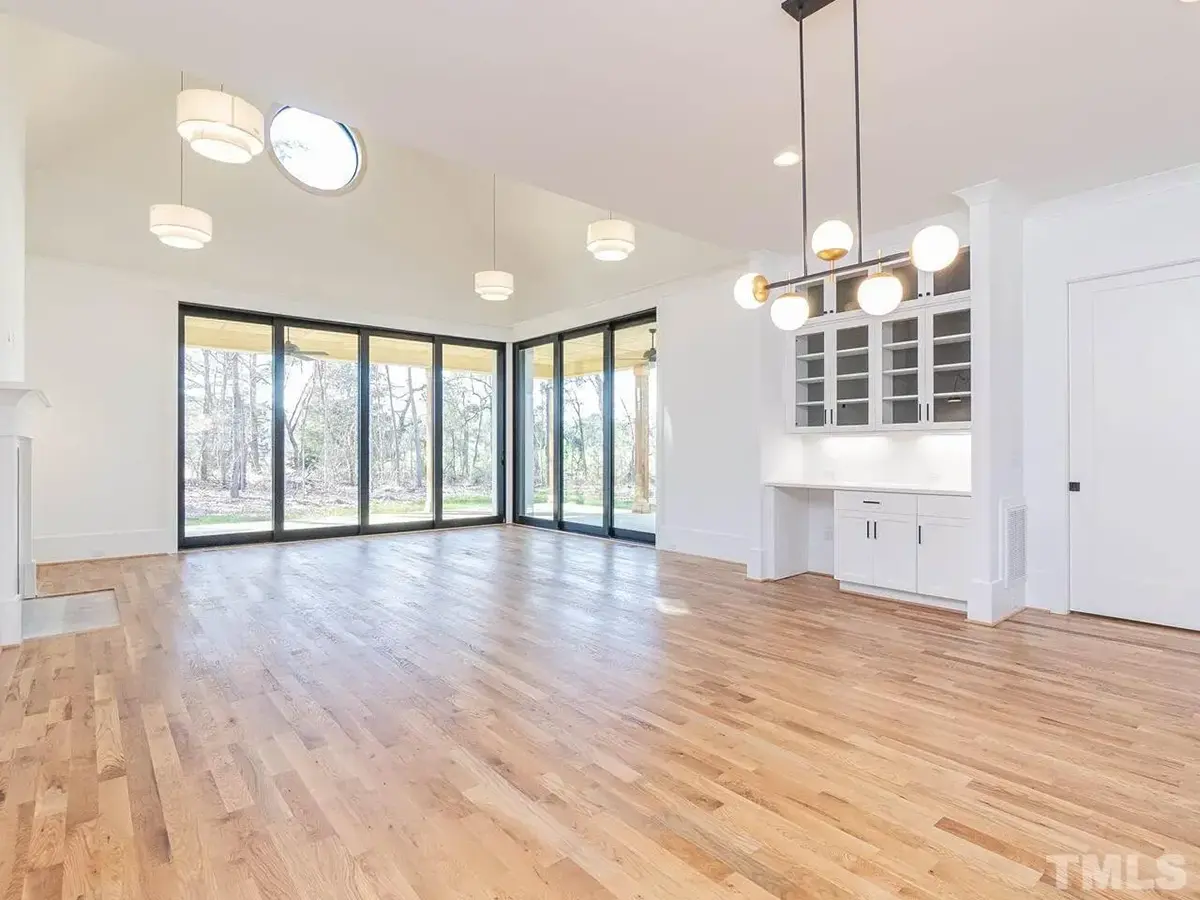 Mājas projekts ar mansardu 419 m²: 4 Guļamistabas, 4 Vannasistabas, Atvērta virtuve, Garāža