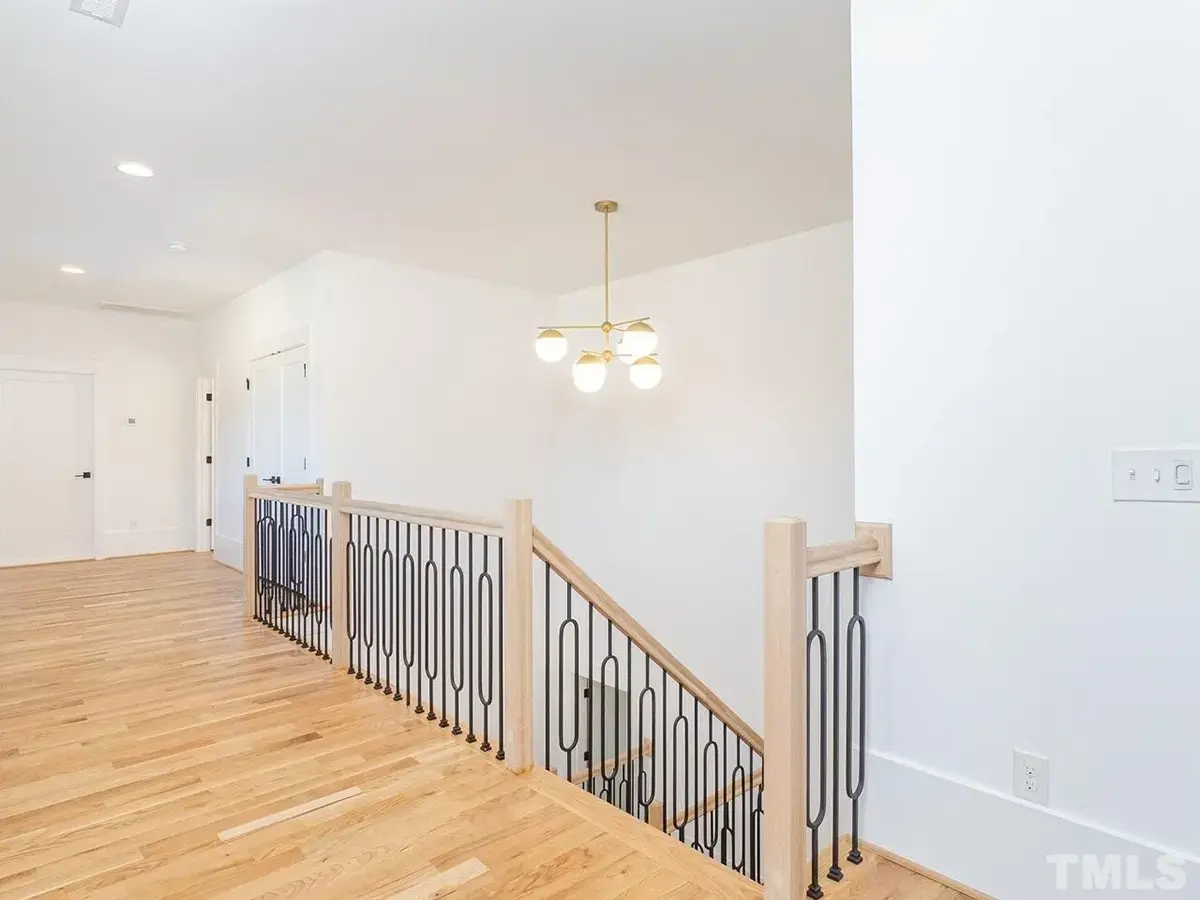 Mājas projekts ar mansardu 419 m²: 4 Guļamistabas, 4 Vannasistabas, Atvērta virtuve, Garāža