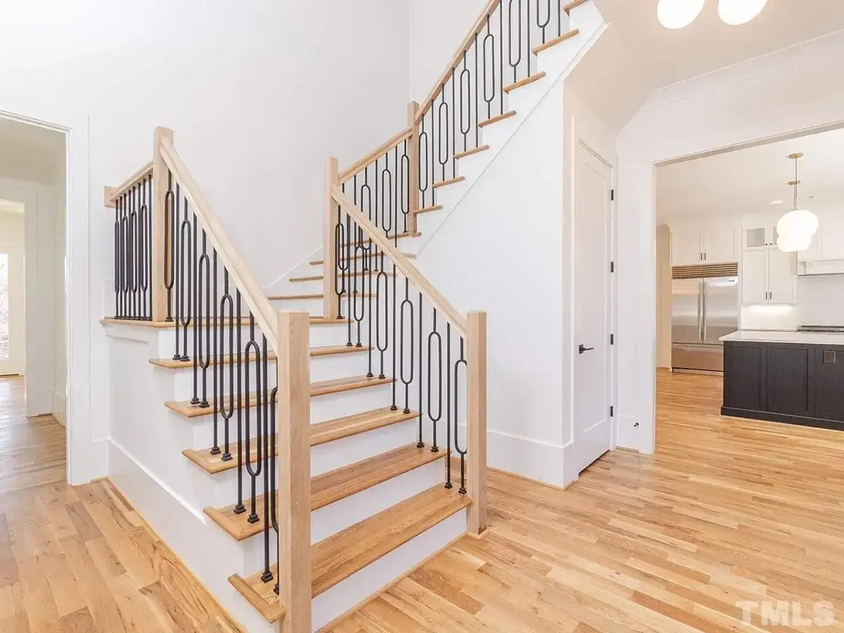 Mājas projekts ar mansardu 419 m²: 4 Guļamistabas, 4 Vannasistabas, Atvērta virtuve, Garāža