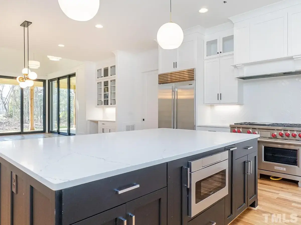 Mājas projekts ar mansardu 419 m²: 4 Guļamistabas, 4 Vannasistabas, Atvērta virtuve, Garāža