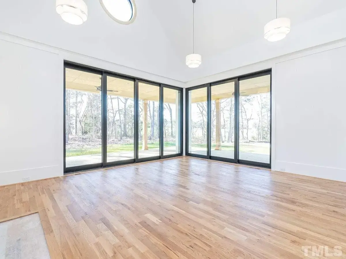 Mājas projekts ar mansardu 419 m²: 4 Guļamistabas, 4 Vannasistabas, Atvērta virtuve, Garāža