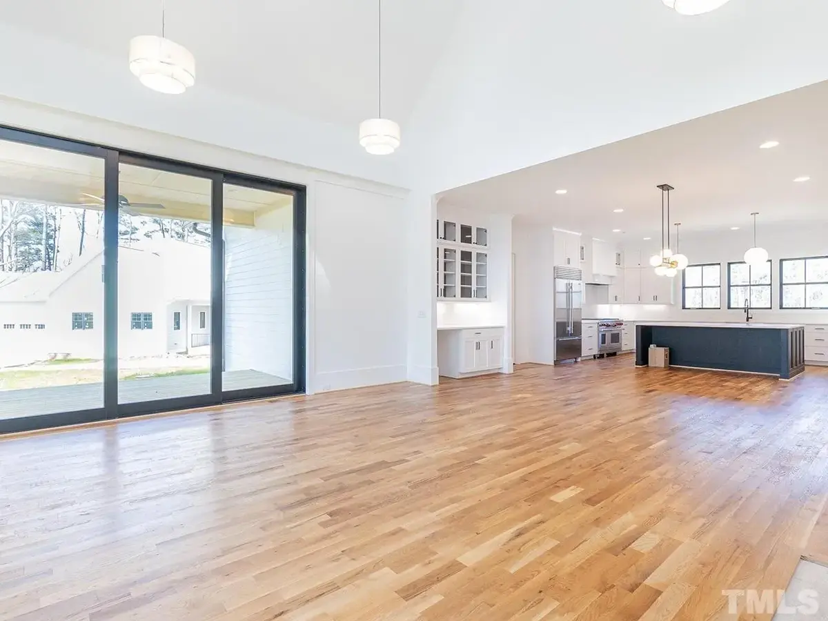 Mājas projekts ar mansardu 419 m²: 4 Guļamistabas, 4 Vannasistabas, Atvērta virtuve, Garāža