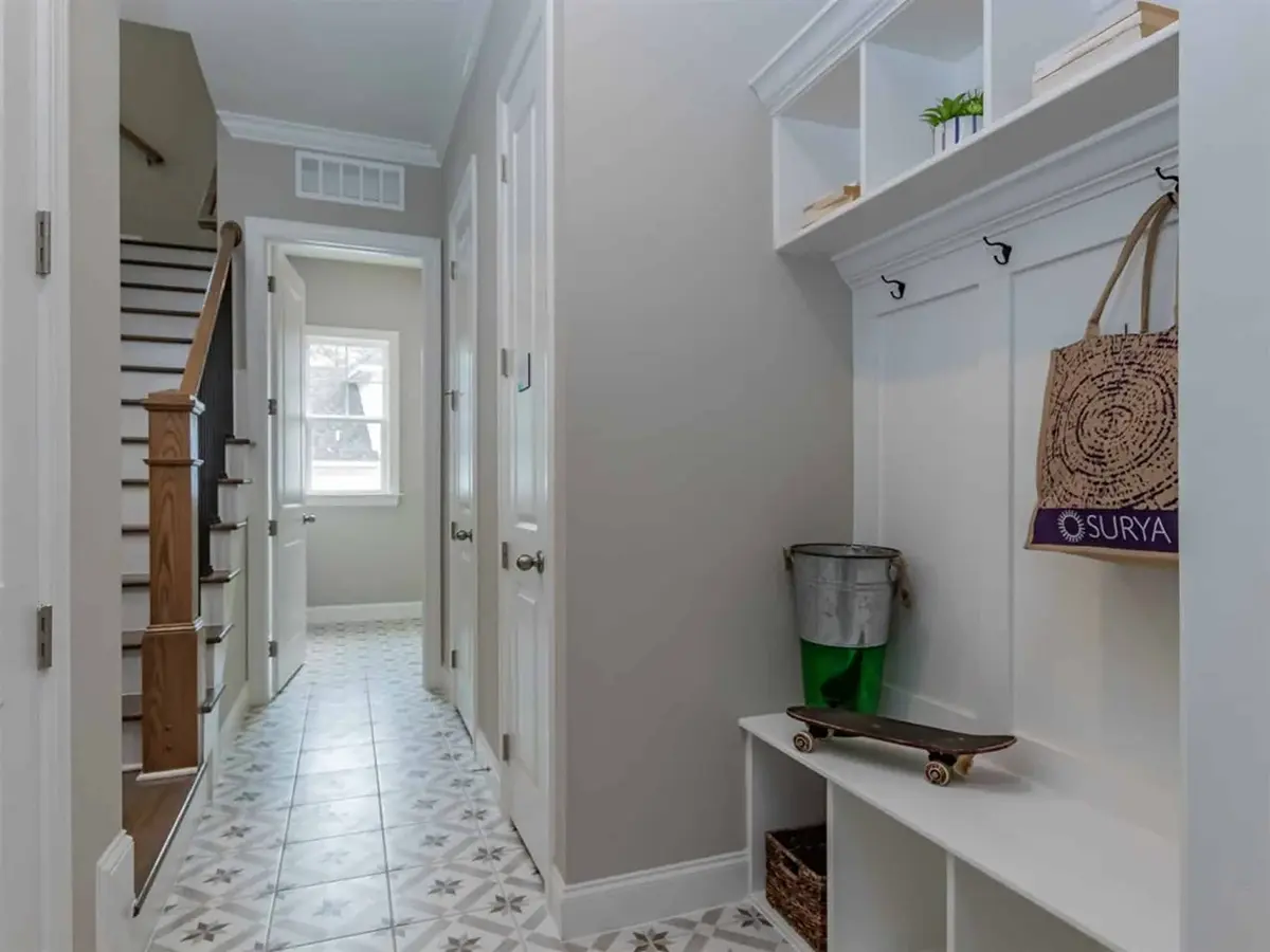 Mājas projekts ar mansardu 284 m²: 4 Guļamistabas, 4 Vannasistabas, Atvērta virtuve, Garāža