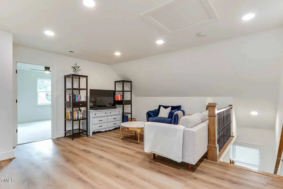 Mājas projekts ar mansardu 224 m²: 4 Guļamistabas, 3 Vannasistabas, Atvērta virtuve, bez Garāžas