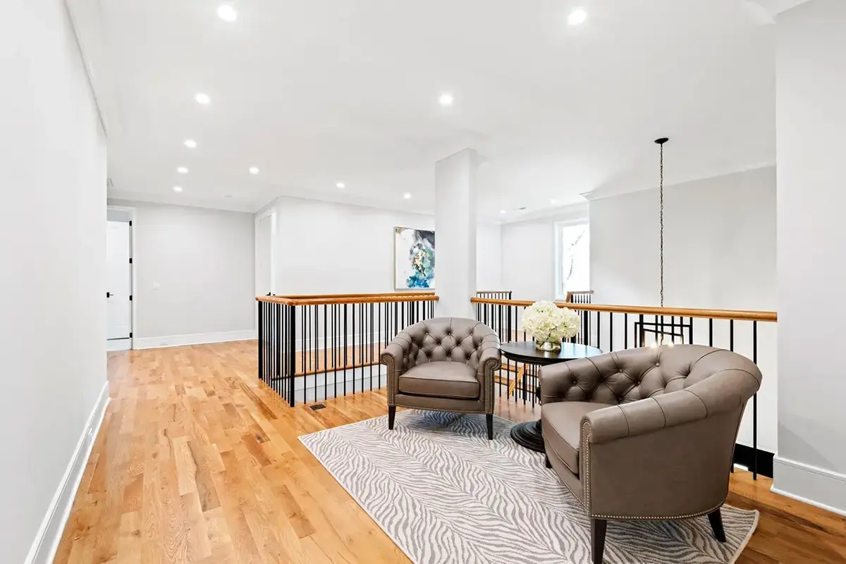 Divstāvu mājas projekts 465 m²: 5 Guļamistabas, 5 Vannasistabas, Atvērta virtuve, Garāža