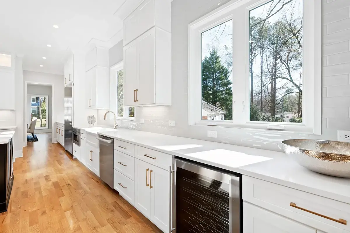 Divstāvu mājas projekts 465 m²: 5 Guļamistabas, 5 Vannasistabas, Atvērta virtuve, Garāža