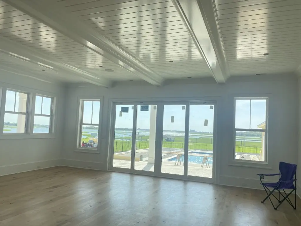 Divstāvu mājas projekts 278 m²: 3 Guļamistabas, Darba istaba, 6 Vannasistabas, Atvērta virtuve, Garāža