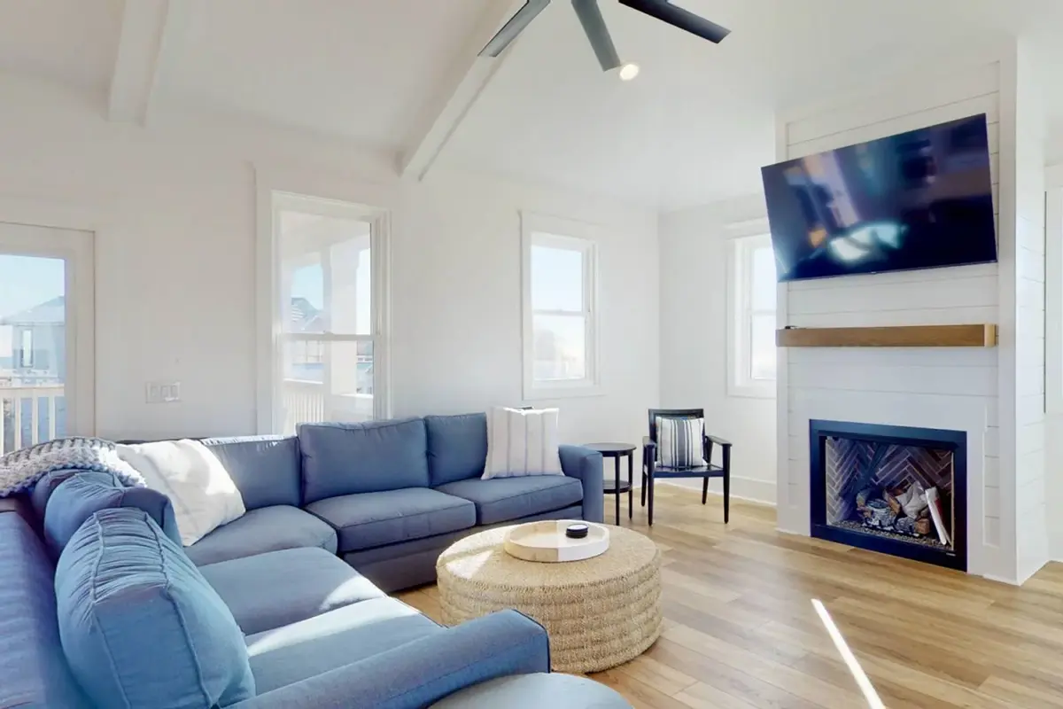 Interjers 14 – Trīsstāvu mājas projekts 281 m²: 5 Guļamistabas, 5 Vannasistabas, Atvērta virtuve, bez Garāžas — 13197R