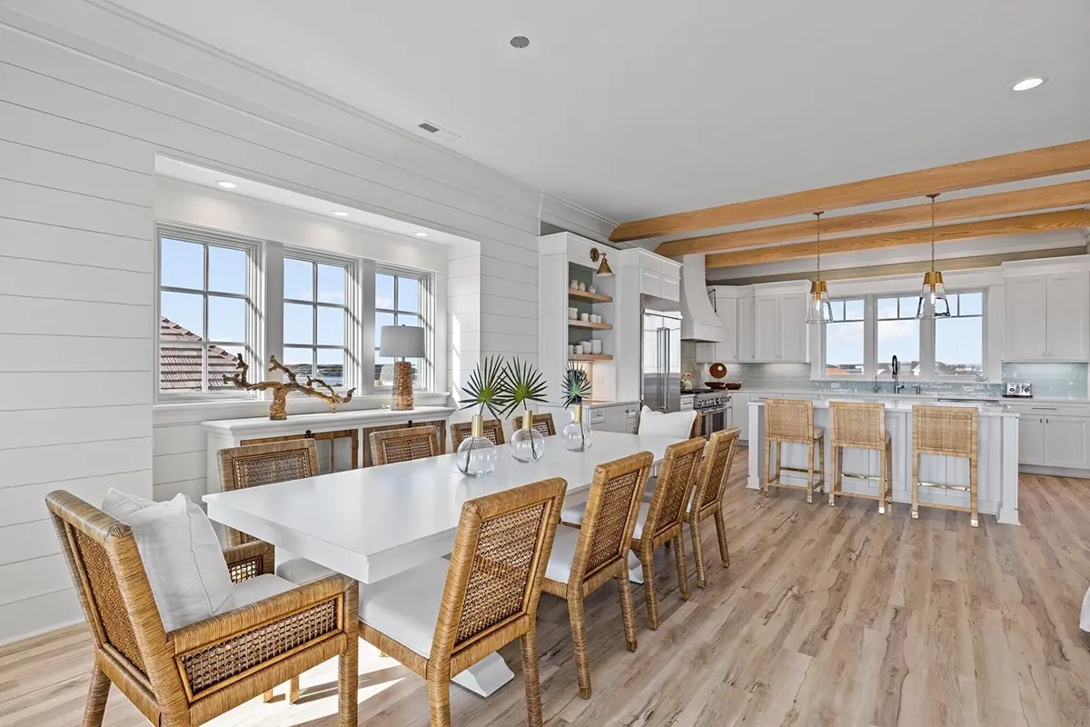 Interjers 21 – Trīsstāvu mājas projekts 473 m²: 5 Guļamistabas, 5 Vannasistabas, Atvērta virtuve, Garāža — 67090R