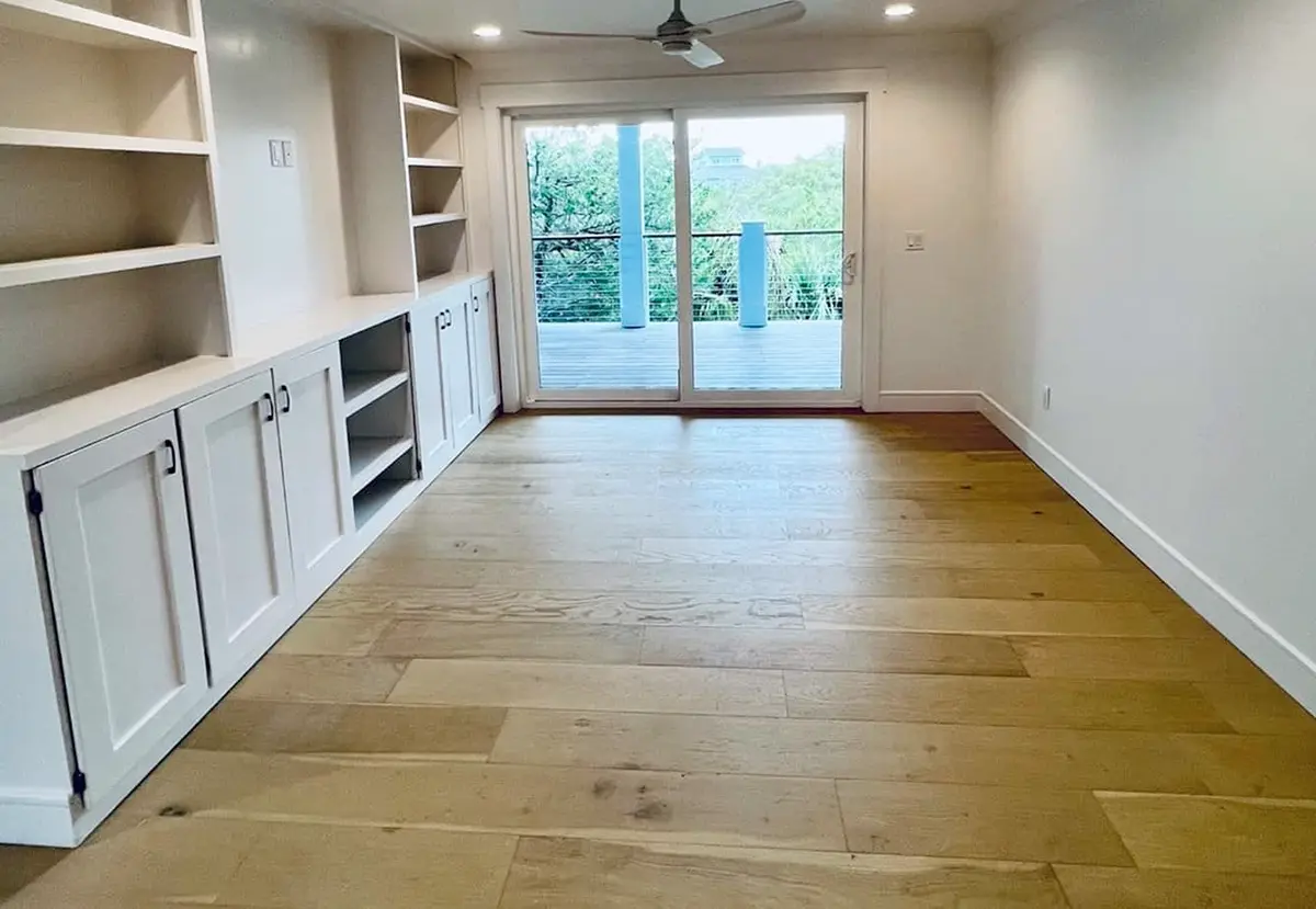 Interjers 9 – Trīsstāvu mājas projekts 301 m²: 4 Guļamistabas, 4 Vannasistabas, Atvērta virtuve, Garāža — 87724R