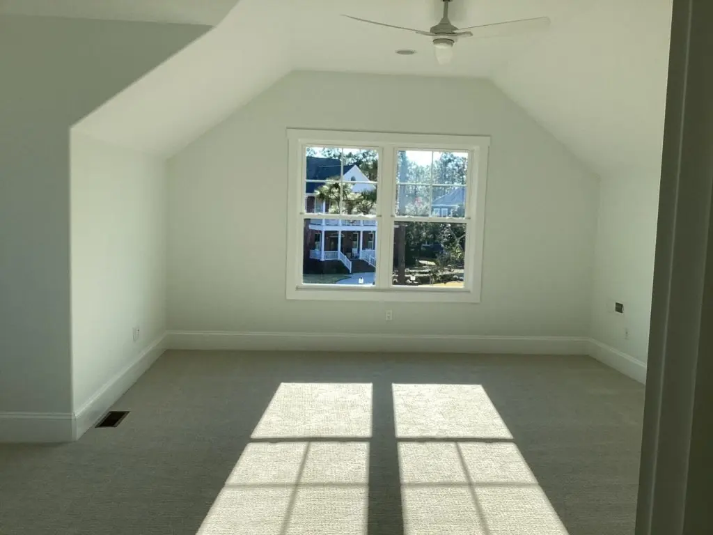 Interjers 11 – Mājas projekts ar mansardu 302 m²: 4 Guļamistabas, 4 Vannasistabas, Atvērta virtuve, Garāža — 65567R