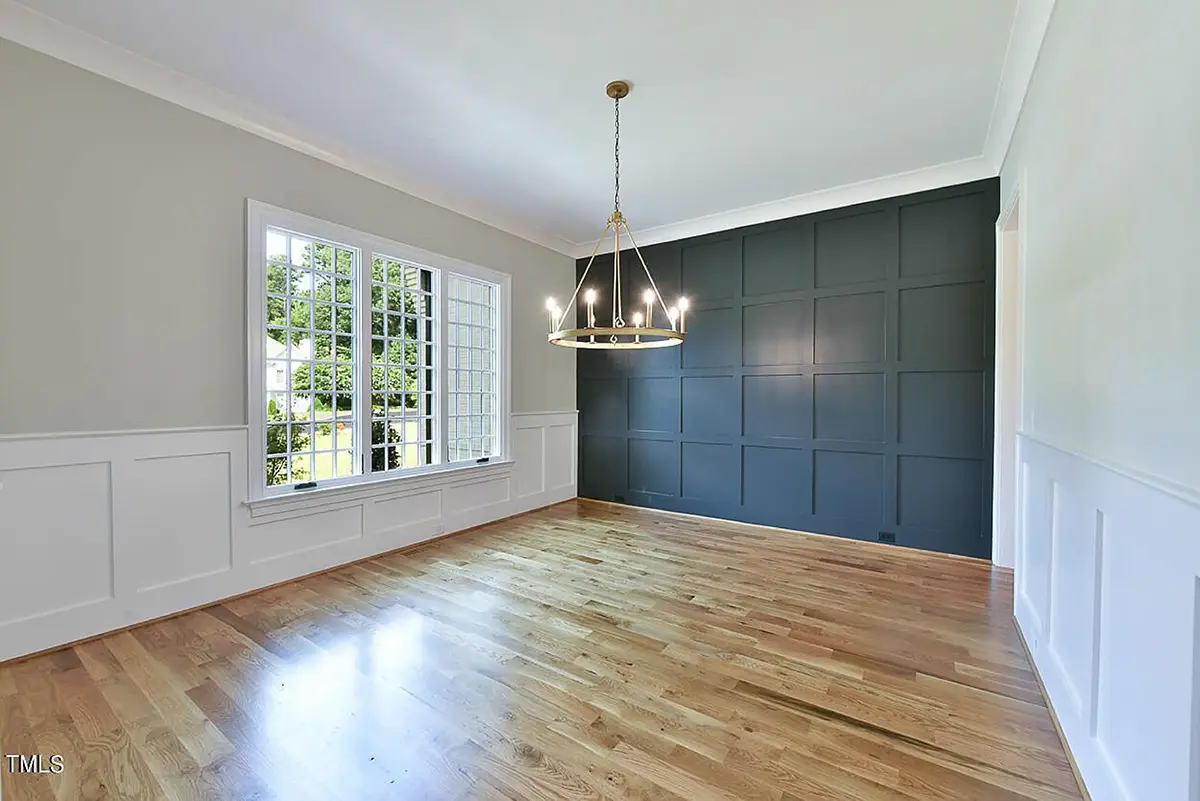 Interjers 10 – Mājas projekts ar mansardu 399 m²: 5 Guļamistabas, 7 Vannasistabas, Atvērta virtuve, Garāža — 51547R