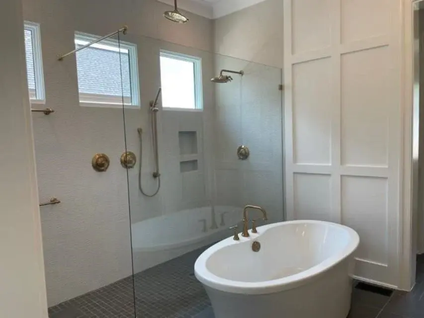 Interjers 8 – Divstāvu mājas projekts 381 m²: 4 Guļamistabas, 5 Vannasistabas, Atvērta virtuve, Garāža — 84914R
