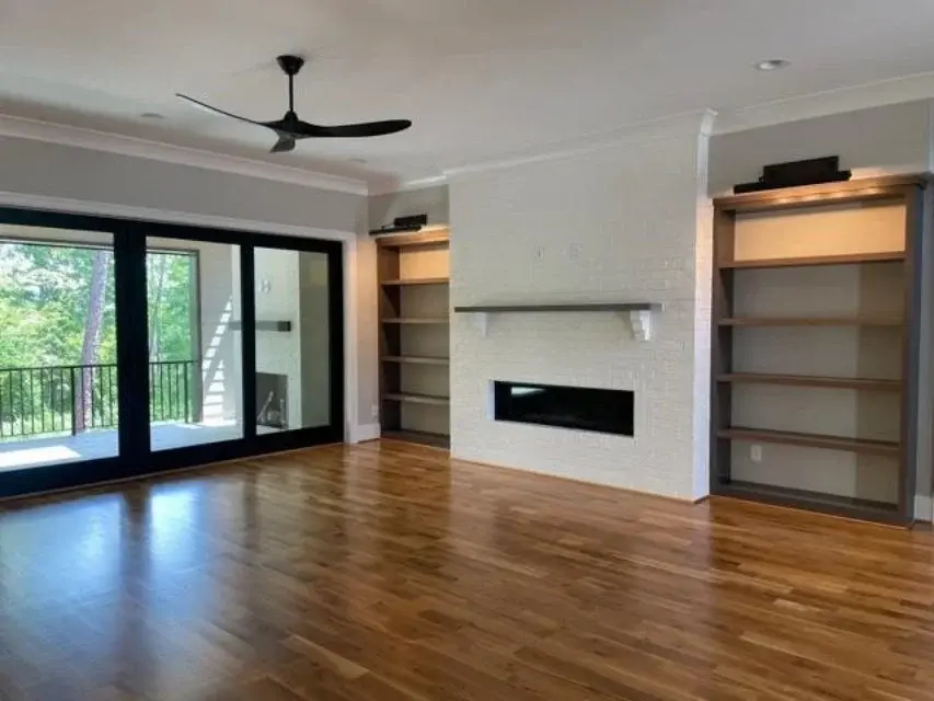 Interjers 6 – Divstāvu mājas projekts 381 m²: 4 Guļamistabas, 5 Vannasistabas, Atvērta virtuve, Garāža — 84914R