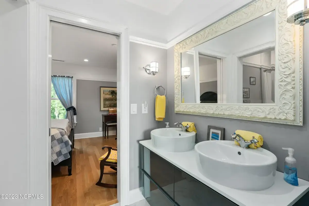 Interjers 18 – Trīsstāvu mājas projekts 204 m²: 3 Guļamistabas, 4 Vannasistabas, bez Garāžas — 44908R