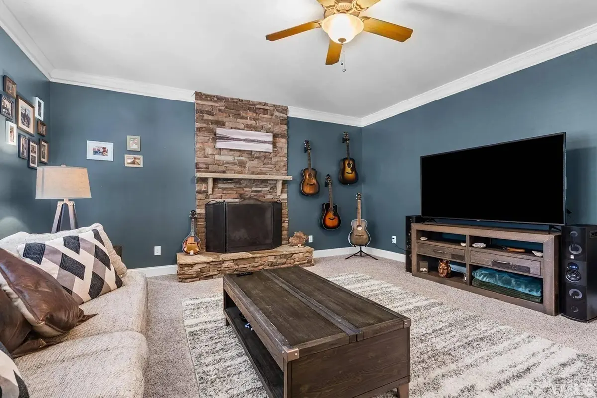 Interjers 13 – Divstāvu mājas projekts 247 m²: 3 Guļamistabas, 3 Vannasistabas, Atvērta virtuve, Garāža — 83552R