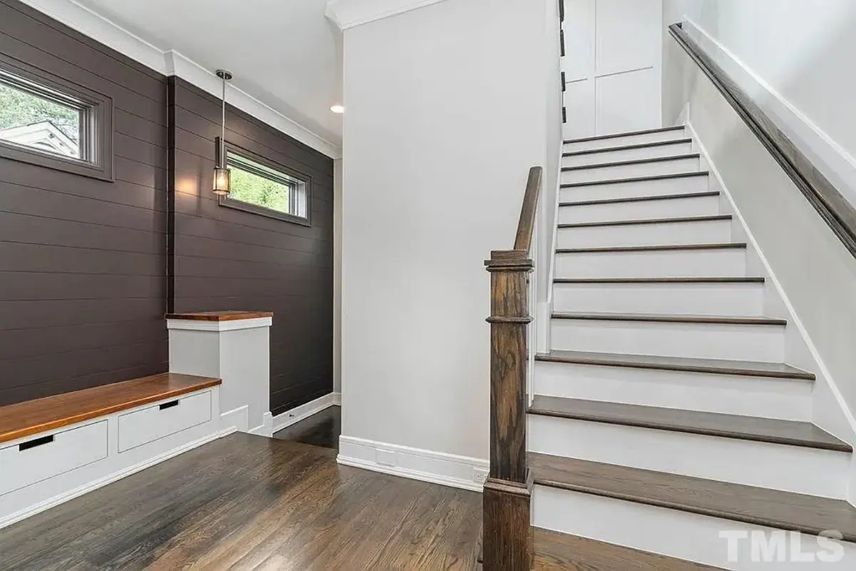 Interjers 5 – Mājas projekts ar mansardu 398 m², 4 Guļamistabas — 43606R
