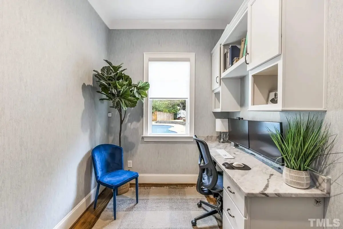 Interjers 11 – Divstāvu mājas projekts 409 m², 5 Guļamistabas — 30387R