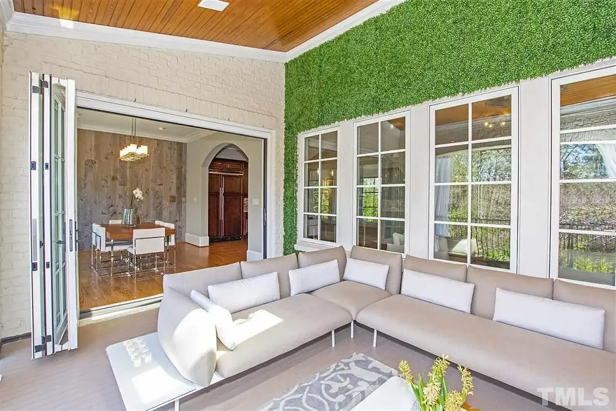Interjers 11 – Divstāvu mājas projekts 530 m², 5 Guļamistabas — 26217R