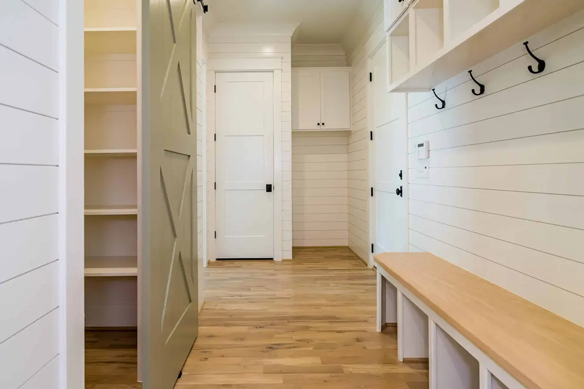Interjers 13 – Divstāvu mājas projekts 372 m², 4 Guļamistabas — 76809R