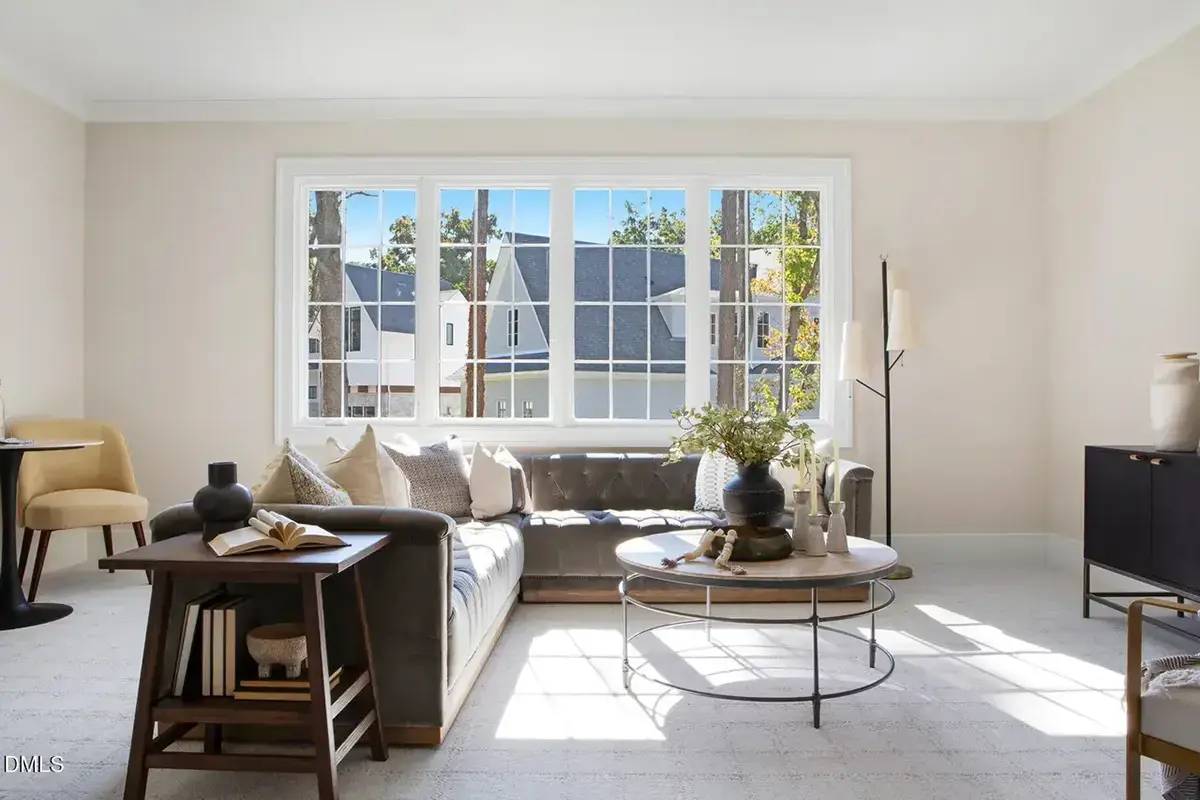 Interjers 10 – Divstāvu mājas projekts 384 m², 5 Guļamistabas — 35974R