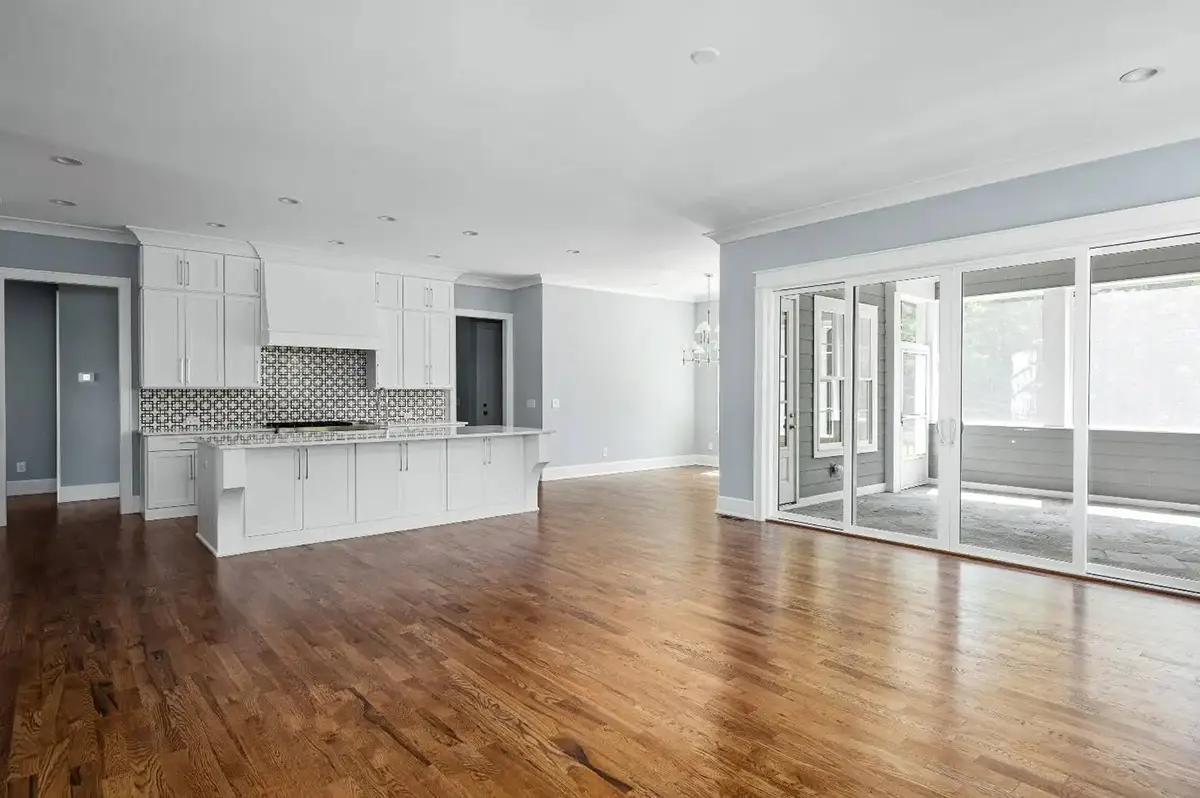 Interjers 5 – Divstāvu mājas projekts 351 m², 4 Guļamistabas — 93928R