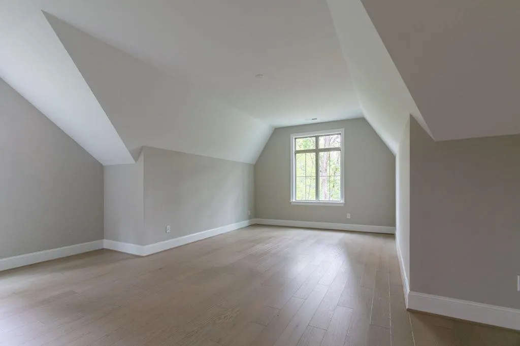 Interjers 15 – Divstāvu mājas projekts 360 m², 5 Guļamistabas — 82075R